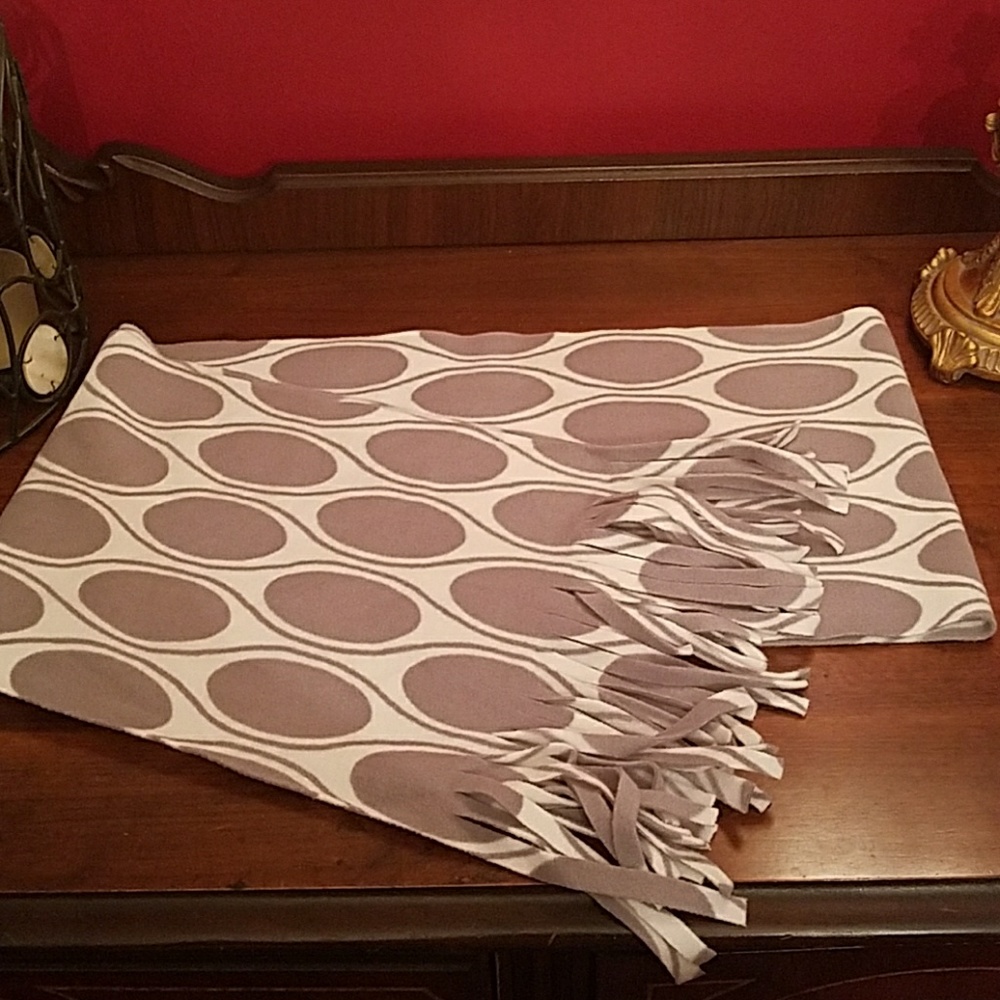Old Navy Mod Pattern Gray and White Scarf